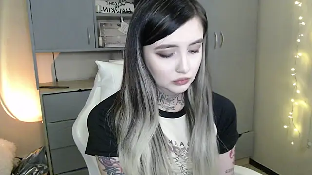 Snapshot of Rin_Tozier chatting on 02/22/26, 12:45 Rin Tozier online show from 02/22/26, 12:45