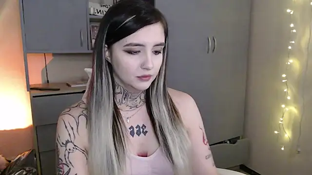 Snapshot of Rin_Tozier chatting on 02/27/26, 03:06 Rin Tozier online show from 02/27/26, 03:06