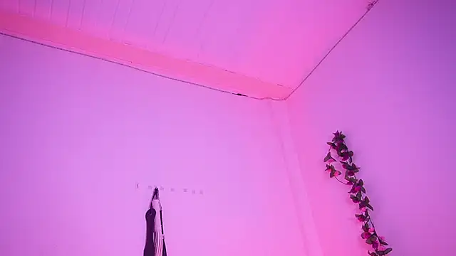 TiffanySander online show from 04/11/26, 07:45