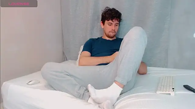 Snapshot of Luc_7 chatting on 02/14/26, 07:32 Luc 7 online show from 02/14/26, 07:32