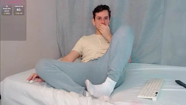 Snapshot of Luc_7 chatting on 02/25/26, 10:58 Luc 7 online show from 02/25/26, 10:58