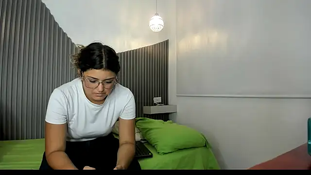 Snapshot of Rose_blonde__ chatting on 06/24/26, 10:09 Rose blonde online show from 06/24/26, 10:09