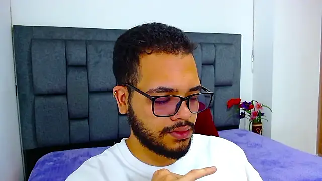 Snapshot of J_black_ chatting on 03/02/26, 09:21 J black online show from 03/02/26, 09:21