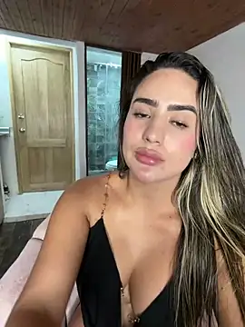 Snapshot of Miilana_ chatting on 05/16/26, 12:18 Miilana online show from 05/16/26, 12:18