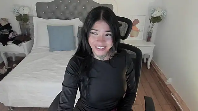 Aisha Haddad online show from 04/21/26, 01:28