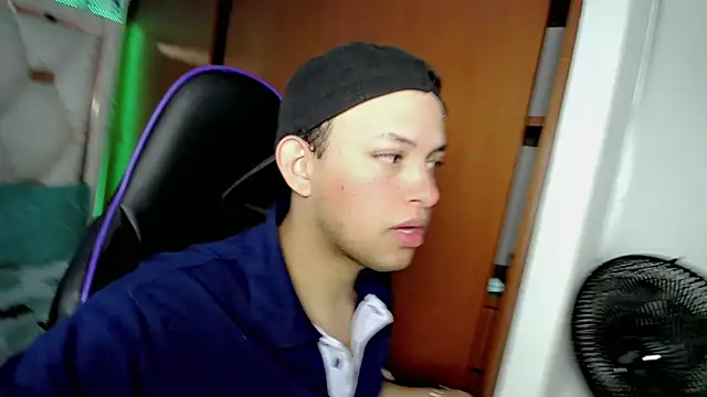 Snapshot of Top_and_bottom chatting on 02/20/26, 08:09 Top and bottom online show from 02/20/26, 08:09