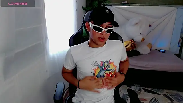 Top and bottom online show from 04/22/26, 09:05