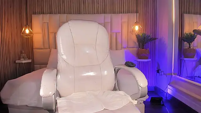 Snapshot of KittyLyne_ chatting on 02/12/26, 12:33 KittyLyne online show from 02/12/26, 12:33