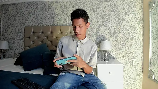 NoaahTylor online show from 04/24/26, 08:22