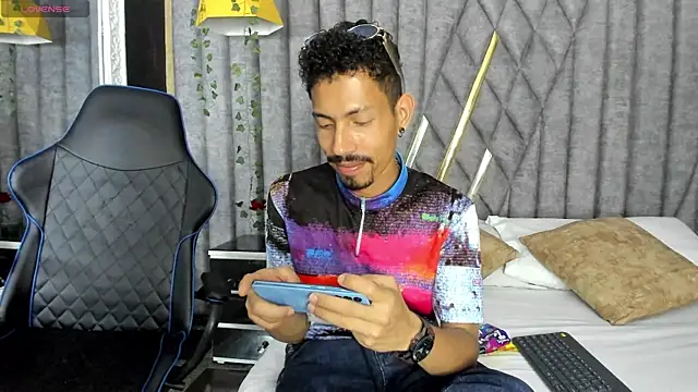 NoaahTylor online show from 07/10/26, 04:06