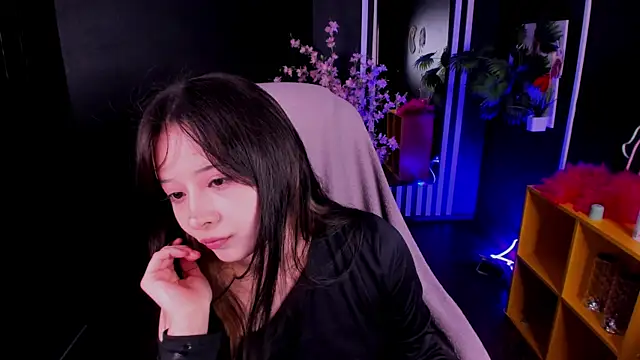 Snapshot of May_Ling chatting on 07/11/26, 10:51 May Ling online show from 07/11/26, 10:51