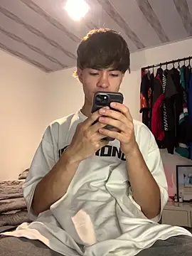 Snapshot of Gatito_gg chatting on 03/04/26, 01:33 Gatito gg online show from 03/04/26, 01:33