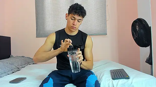 Snapshot of Muscle__Myke chatting on 02/24/26, 12:36 Muscle Myke online show from 02/24/26, 12:36