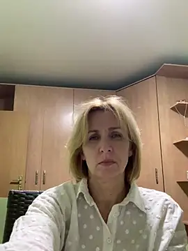 Snapshot of VeltaMur975 chatting on 02/24/26, 09:02 VeltaMur975 online show from 02/24/26, 09:02