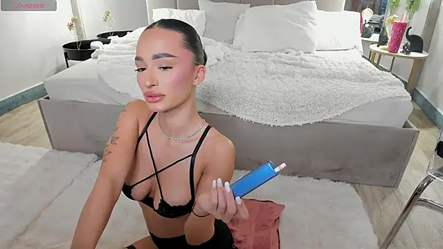 EvaK  online show from 03/11/26, 05:35