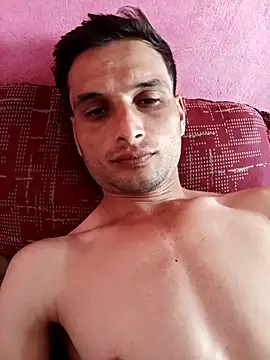 Snapshot of Beinghorny83 chatting on 02/14/26, 06:32 Beinghorny83 online show from 02/14/26, 06:32