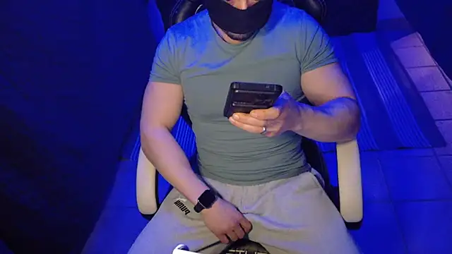 Snapshot of YouAndMe-forever chatting on 04/01/26, 06:03 YouAndMe-forever online show from 04/01/26, 06:03