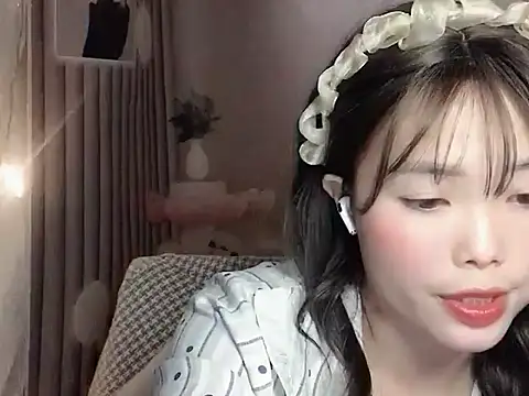 Snapshot of Girl-crazy1 chatting on 02/25/26, 02:43 Girl-crazy1 online show from 02/25/26, 02:43