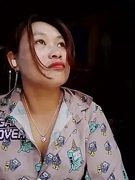 Snapshot of bany-lee chatting on 05/05/26, 02:41 bany-lee online show from 05/05/26, 02:41