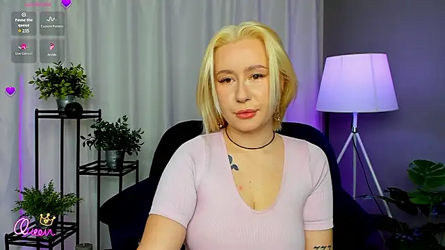 Snapshot of Emily__Bliss chatting on 02/21/26, 08:43 Emily Bliss online show from 02/21/26, 08:43