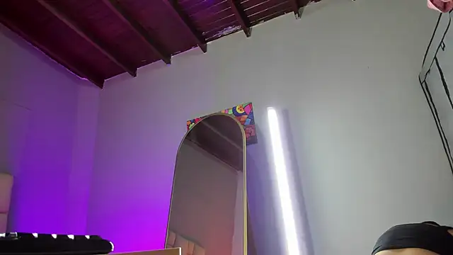 Snapshot of Zaphiro__Sky chatting on 02/14/26, 08:55 Zaphiro Sky online show from 02/14/26, 08:55