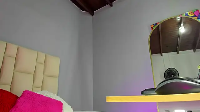 Snapshot of Zaphiro__Sky chatting on 02/16/26, 08:43 Zaphiro Sky online show from 02/16/26, 08:43