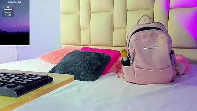 Snapshot of Zaphiro__Sky chatting on 02/28/26, 08:37 Zaphiro Sky online show from 02/28/26, 08:37