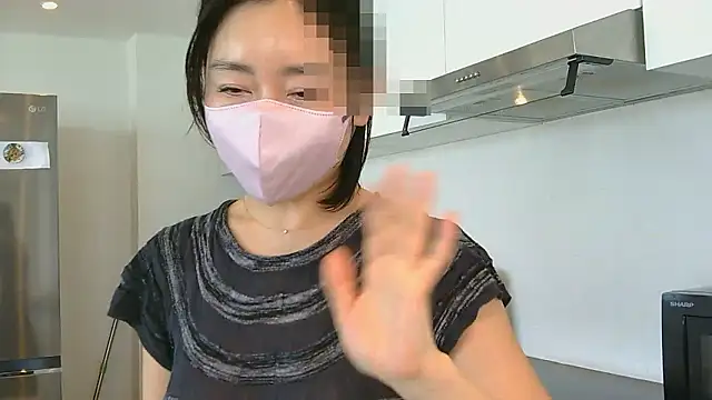 Mochi-Momo online show from 04/05/26, 04:53