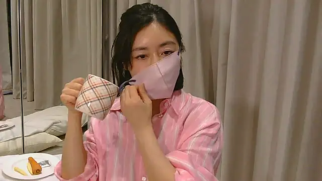 Mochi-Momo online show from 04/11/26, 02:43