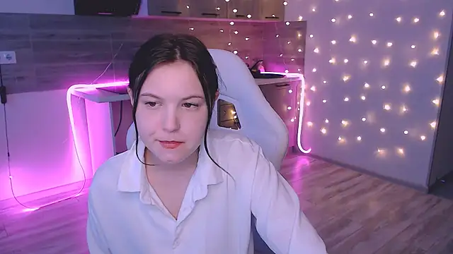 Snapshot of lily_milleerr chatting on 02/13/26, 01:29 lily milleerr online show from 02/13/26, 01:29