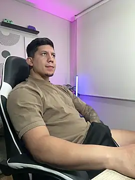 Snapshot of _robertobaggioo chatting on 02/25/26, 12:15 robertobaggioo online show from 02/25/26, 12:15