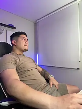 Snapshot of _robertobaggioo chatting on 02/28/26, 06:36 robertobaggioo online show from 02/28/26, 06:36