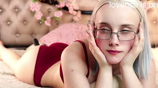 KirstinMcgeady online show from 04/23/26, 12:29