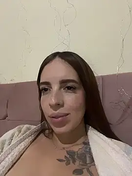 Snapshot of Larinhap chatting on 05/24/26, 02:05 Larinhap online show from 05/24/26, 02:05