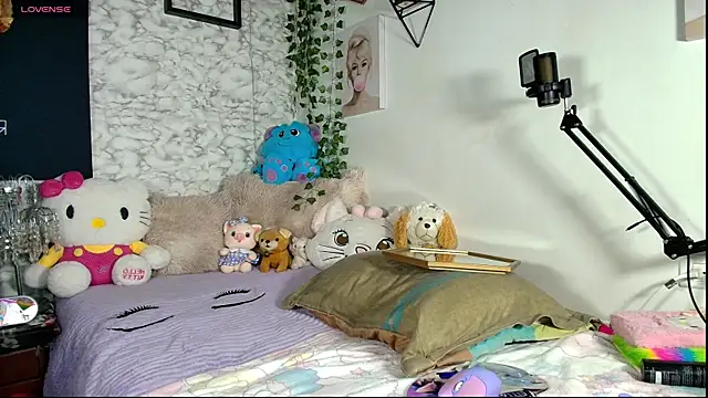 Snapshot of Yiyii chatting on 06/25/26, 12:42 Yiyii online show from 06/25/26, 12:42