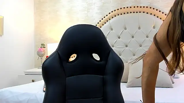 HollyOlson online show from 04/08/26, 06:52