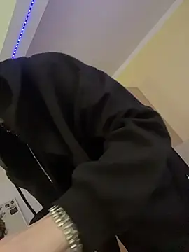 Snapshot of Milli-Kiss chatting on 02/18/26, 02:02 Milli-Kiss online show from 02/18/26, 02:02