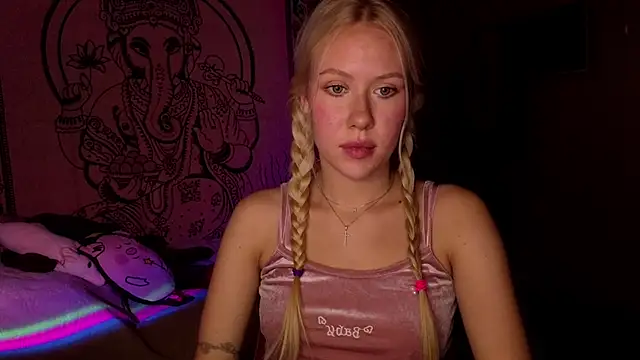 Snapshot of pureeangel chatting on 02/18/26, 06:48 pureeangel online show from 02/18/26, 06:48