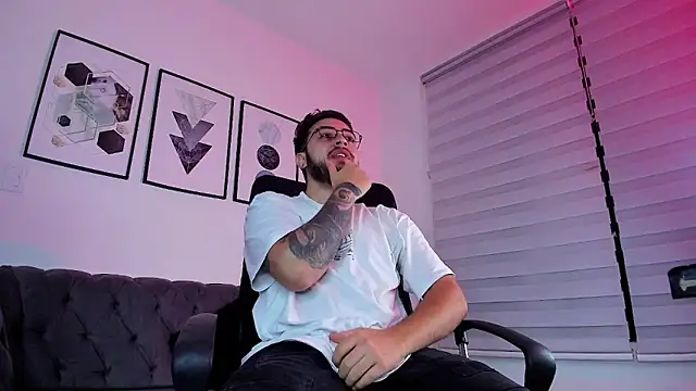 Snapshot of ethan_grace chatting on 02/23/26, 12:02 ethan grace online show from 02/23/26, 12:02