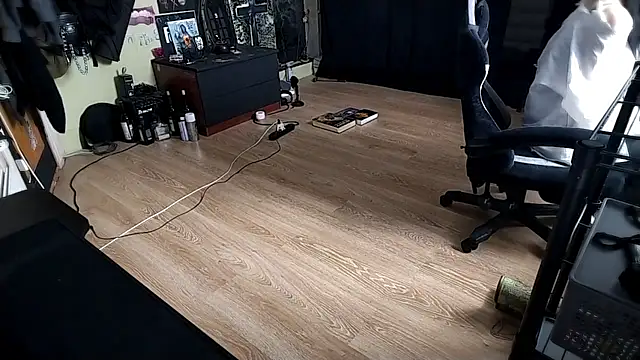 Snapshot of Shempert_ghot chatting on 02/19/26, 11:06 Shempert ghot online show from 02/19/26, 11:06