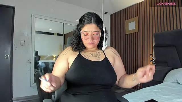 Snapshot of DarkReed chatting on 02/25/26, 06:01 DarkReed online show from 02/25/26, 06:01