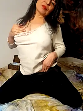 Snapshot of MadamBell chatting on 03/14/26, 03:17 MadamBell online show from 03/14/26, 03:17