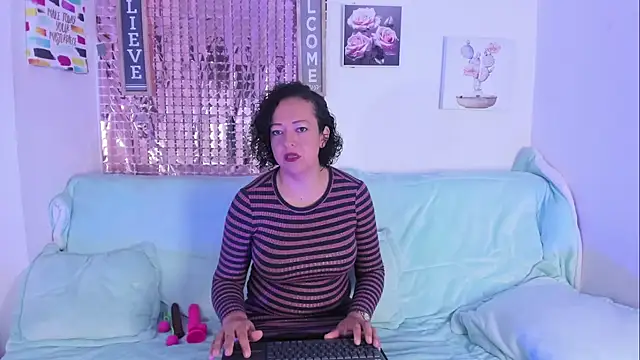 Snapshot of AdeleNasty chatting on 02/13/26, 01:40 AdeleNasty online show from 02/13/26, 01:40