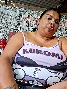 Snapshot of Juli_Powl chatting on 02/14/26, 12:24 Juli Powl online show from 02/14/26, 12:24