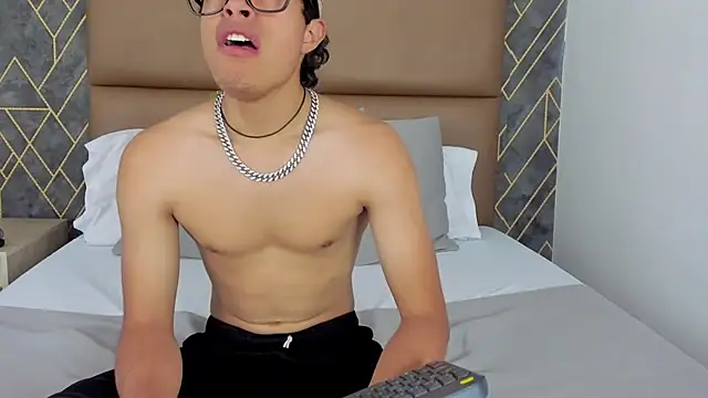 Snapshot of Escanor_Hot chatting on 02/19/26, 07:32 Escanor Hot online show from 02/19/26, 07:32