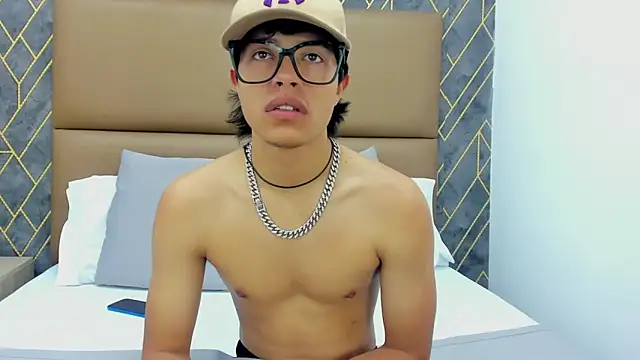 Snapshot of Escanor_Hot chatting on 02/20/26, 08:42 Escanor Hot online show from 02/20/26, 08:42