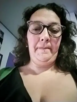 Snapshot of _Saraqueen chatting on 02/19/26, 03:57 Saraqueen online show from 02/19/26, 03:57