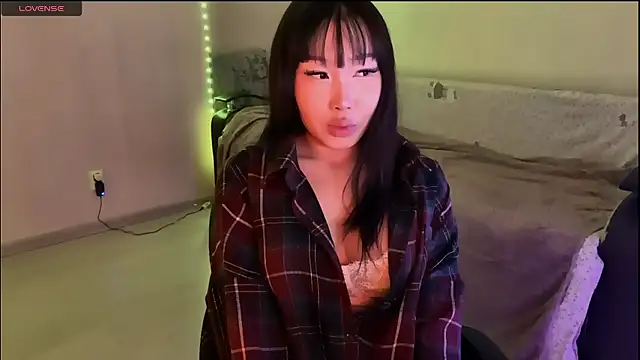 Snapshot of whispersofdarsy chatting on 02/20/26, 08:09 whispersofdarsy online show from 02/20/26, 08:09