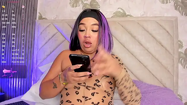 SarahRizof online show from 04/22/26, 05:10