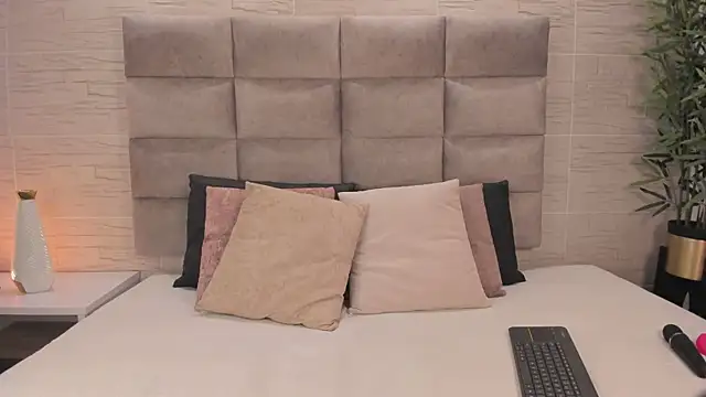 ariana  parker online show from 04/24/26, 04:26